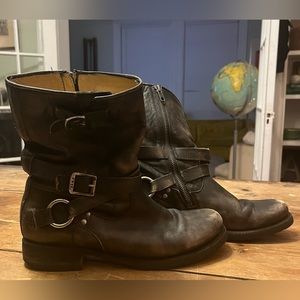 FRYE “VERONICA” pre loved 9 1/2